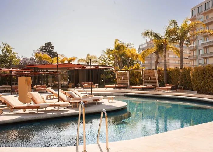 Four Seasons Ritz Hotel