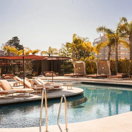 Four Seasons Ritz Hotel